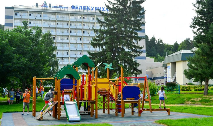 Фото отеля («Белокуриха» санаторий) - Детская площадка