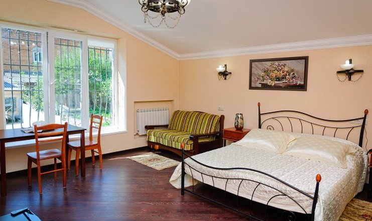 Фото отеля («Первый доходный дом» отель) - Семейная комната De Luxe с двуспальной кроватью и диваном (литер 