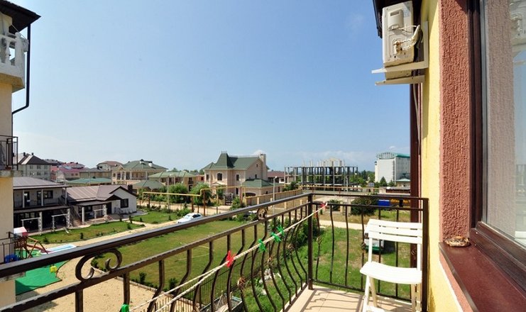 Фото отеля («Черноморочка ВИТЯЗЕВО» отель) - Вид с балкона