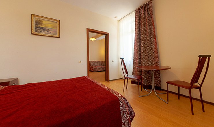 Фото отеля («Черноморская» комплекс малых гостиниц) - Полулюкс 2-местный 2-комнатный с балконом с доп. местом 