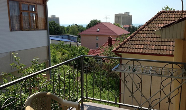 Фото отеля («Джина» гостевой дом) - Стандарт 3-местный. Вид с балкона