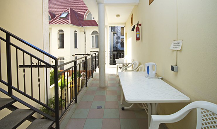 Фото отеля («Лакоста» отель) - Общий балкон