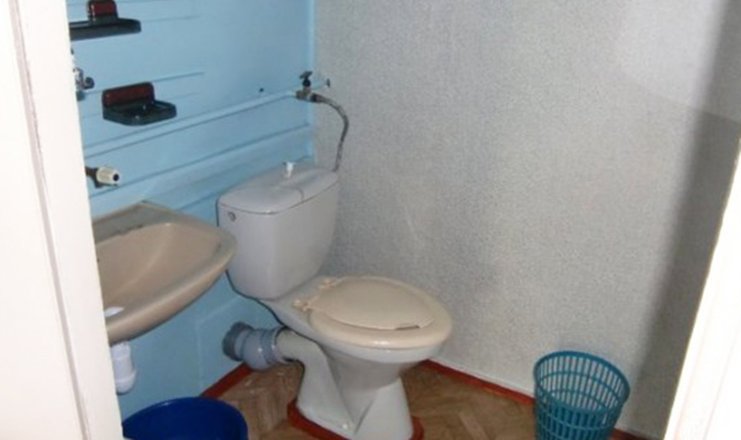 Фото отеля («Прибой» база отдыха) - Туалет финский дом