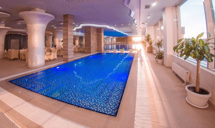 Фото отеля («Аквамарин Резорт & СПА» санаторно-курортный комплекс) - Крытый бассейн