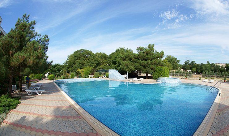 Фото отеля («Евпатория» туристско-оздоровительный комплекс) - Территория и бассейн