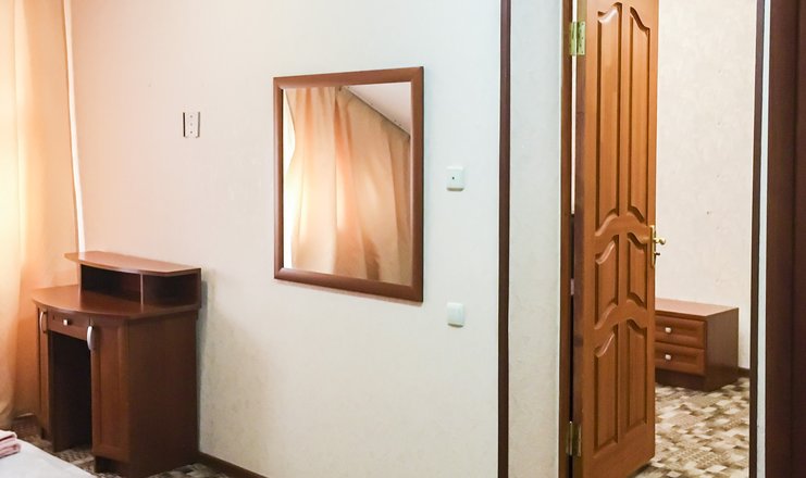 Фото номера («Альпина» гостиница) - Стандартный 4-местный 3-комнатный номер с 2-мя спальнями
