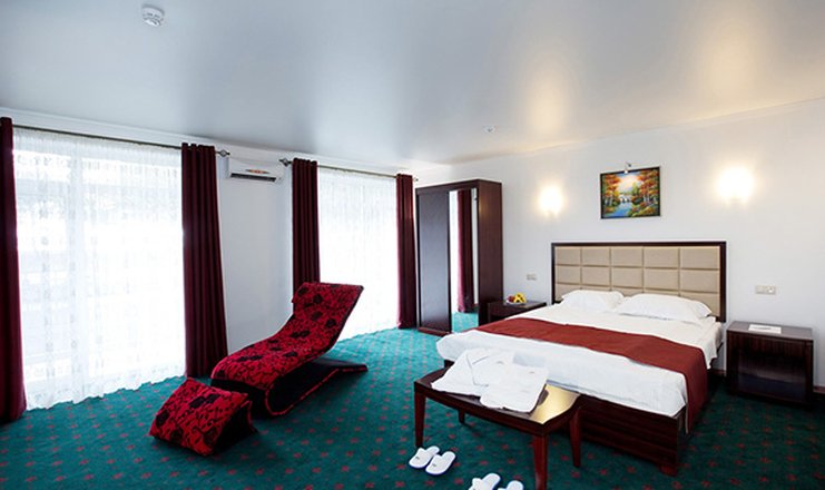 Фото номера («Велнес Парк отель Гагра» парк-отель) - Люкс 2-местный 1-комнатный (вид на море, 3-4 этаж)