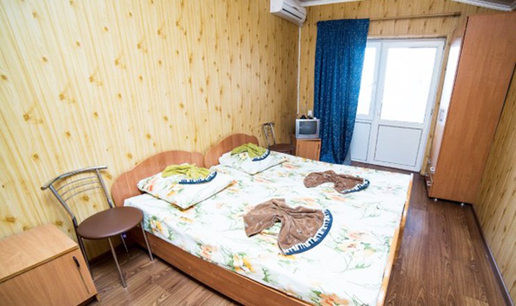 Фото отеля («Апсны - Абазашта» дом отдыха) - 4-местный 2-комнатный номер с балконом