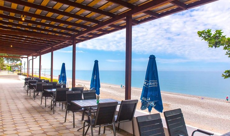 Фото отеля («Мидель-Гагра» дом отдыха) - Кафе на пляже