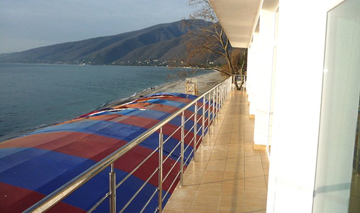 Фото отеля («Руслан» гостиница) - Вид с террасы 2-ого этажа