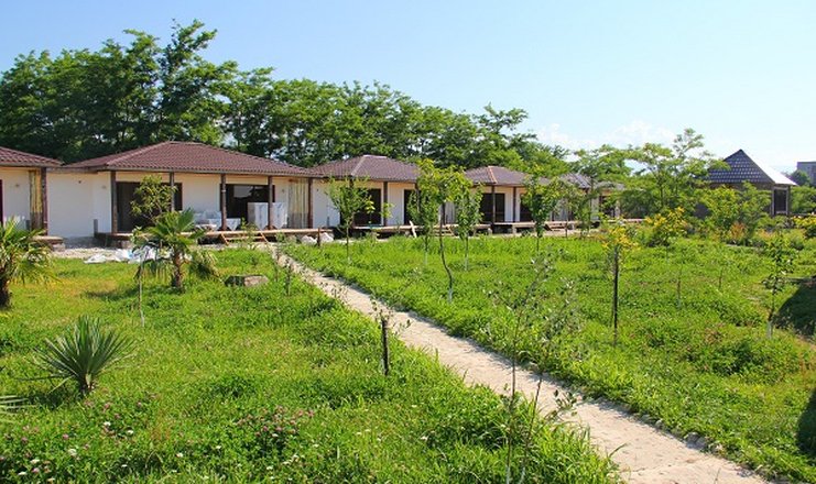 Фото отеля («Бамбора» коттеджный комплекс) - домики на территории