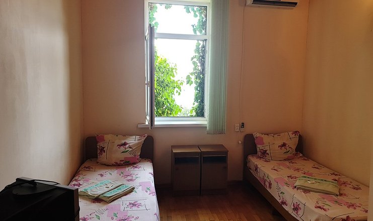 Фото номера («Абхазия» гостиница) - Стандартный 2-местный 1-комнатный с кондиционером