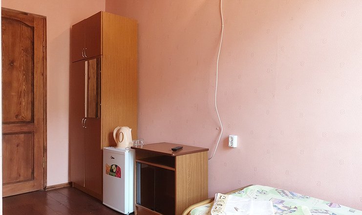 Фото номера («Абхазия» гостиница) - Стандартный 2-местный 1-комнатный с кондиционером
