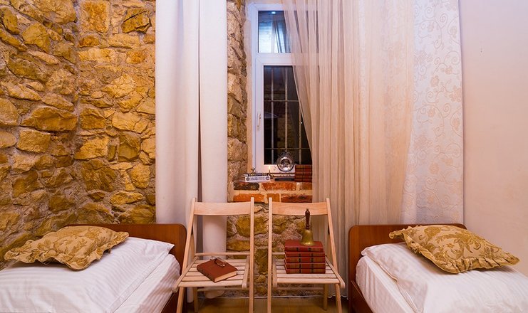 Фото отеля («Абхазия» гостиница) - 2-местный номер с удобствами на этаже