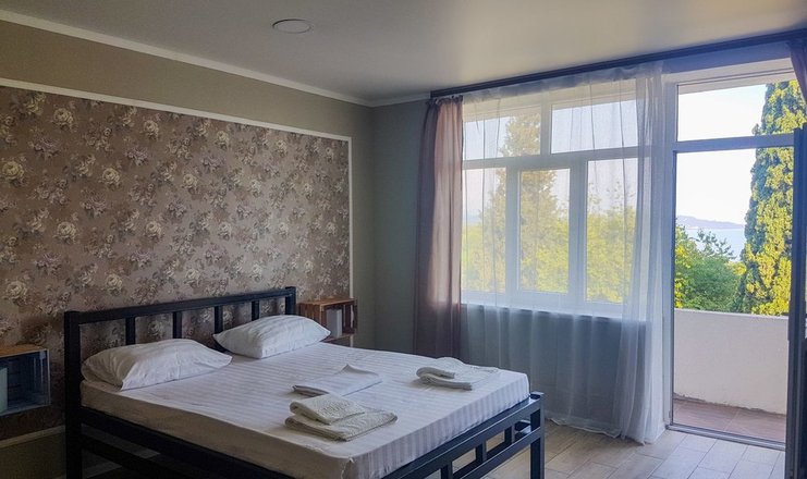 Фото отеля («У Монастыря» пансионат) - Комфорт 2-местный 1-комнатный, с двуспальной кроватью, балконом, вид на море