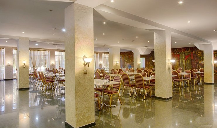 Фото отеля («Интер-Сухум» гостиница) - Столовая