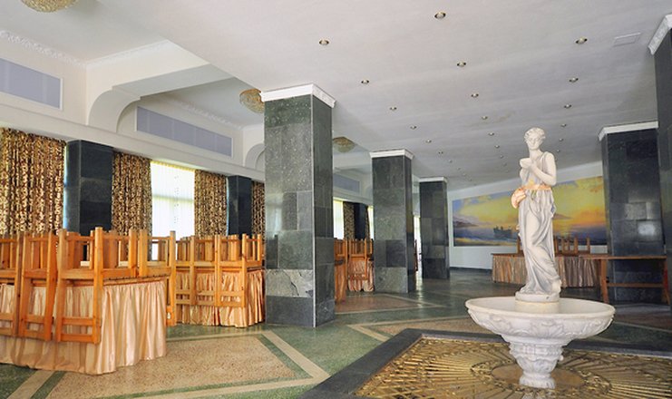 Фото отеля («МВО-Сухум» санаторий) - Столовая