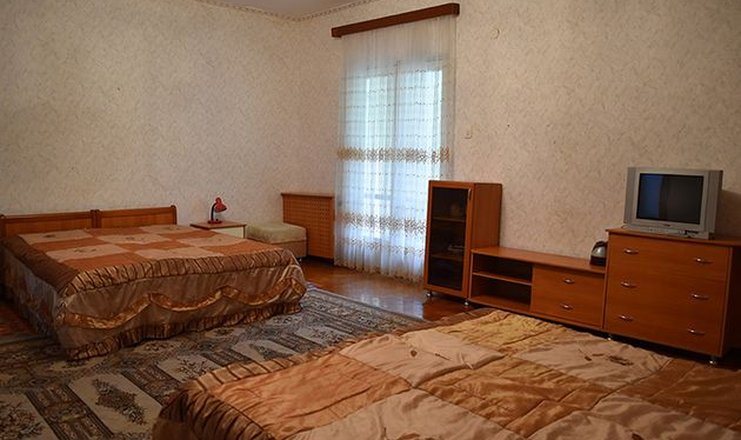 Фото отеля («МВО-Сухум» санаторий) - 4-местный стандарт в корпусе Генеральский