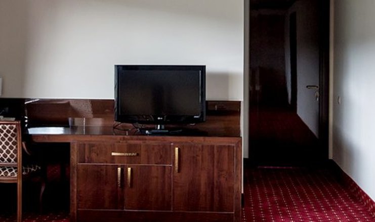 Фото номера («Арснакар» отель) - Семейный 4-местный с 2-мя спальнями с верандой и видом на озеро