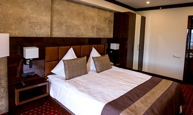 Фото отеля («Арснакар» отель) - Семейный 4-местный с 2-мя спальнями с верандой и видом на озеро