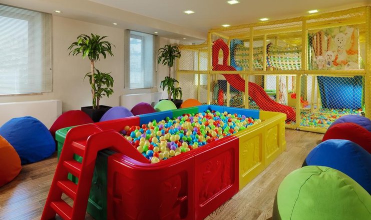 Фото отеля («Marriott Tsaghkadzor» отель) - Детская комната