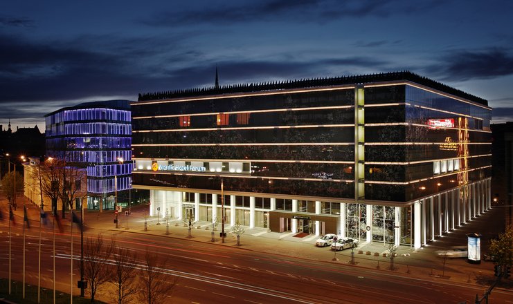 Фото отеля («Nordic Hotel Forum» отель) - Отель ночью