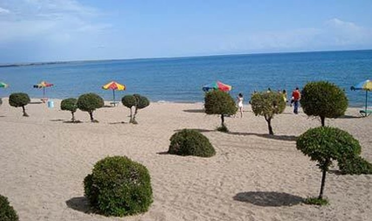 Фото отеля («Иссык-Куль Аврора» санаторий) - Пляж