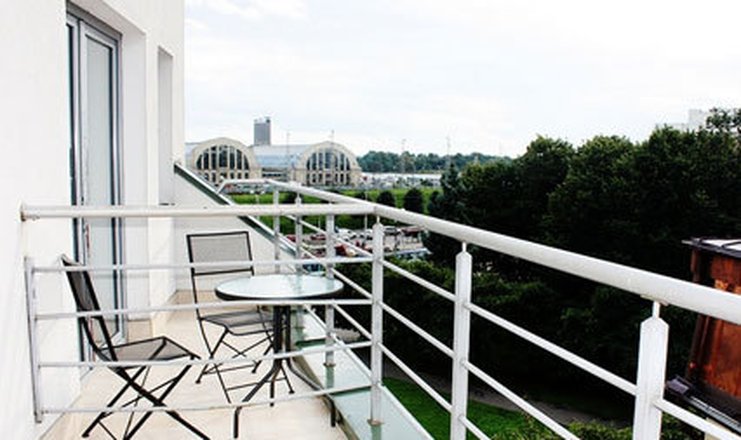 Фото отеля («Forums» отель) - Балкон в Люксе