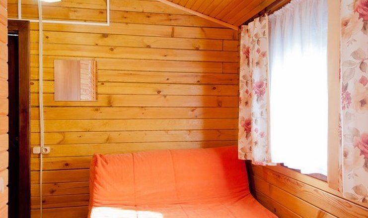 Фото номера («Орлиное гнездо» туристический комплекс) - Стандарт+ 2-местный 1-комнатный коттедж Альпийский домик