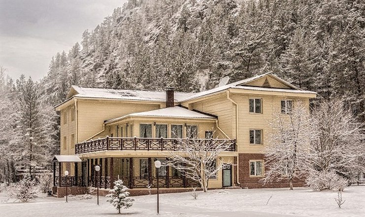 Фото отеля («Ареда 2-3» гостиничный комплекс) - Территория зимой
