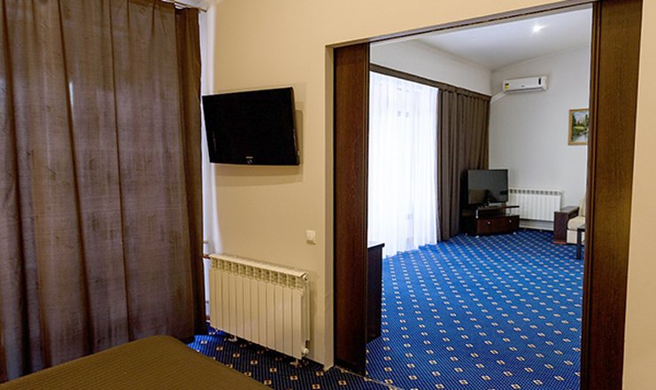 Фото отеля («Ая» парк-отель) - Люкс 2-местный 2 комнатный (корпус Югославский)