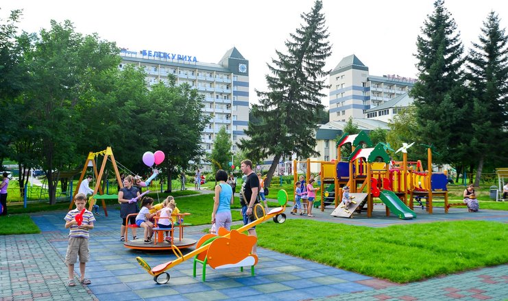 Фото отеля («Белокуриха» санаторий) - Детская площадка