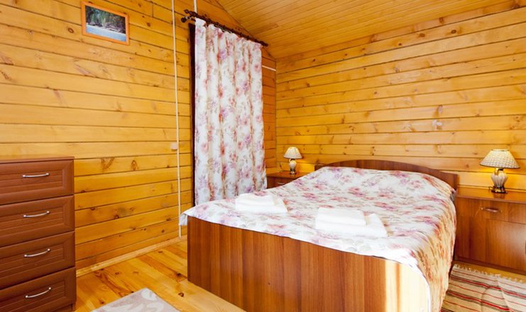 Фото отеля («Орлиное гнездо» туристический комплекс) - Стандарт 2-местный 1-комнатный коттедж Альпийский домик