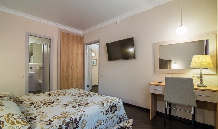 Фото отеля («Россия» санаторий) - Апартаменты 2-местный 3-комнатный 3 (4)