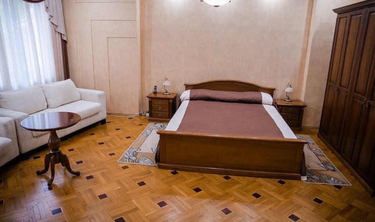 Фото номера («Белогорье» гостиничный комплекс) - Люкс 2-местый с кроватью размера 