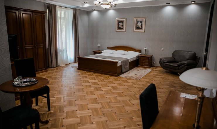 Фото отеля («Белогорье» гостиничный комплекс) - Люкс 2-местный 3-комнатный