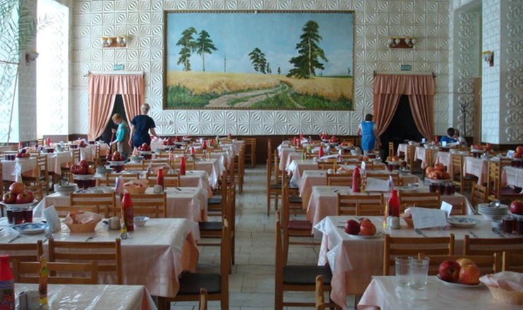 Фото отеля («Сосновая горка» санаторий) - Столовая
