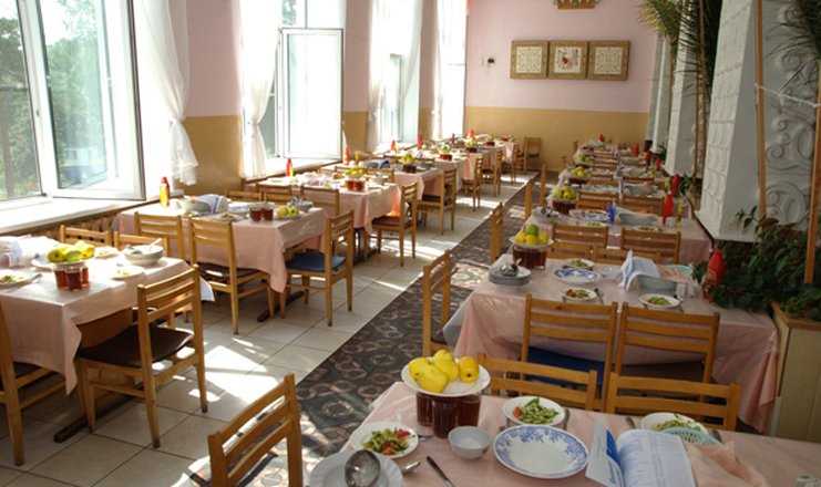 Фото отеля («Сосновая горка» санаторий) - Столовая