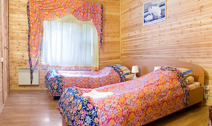 Фото отеля («Деревня Александровка» туристический центр) - Femily 4-местный 3-комнатный (люкс)