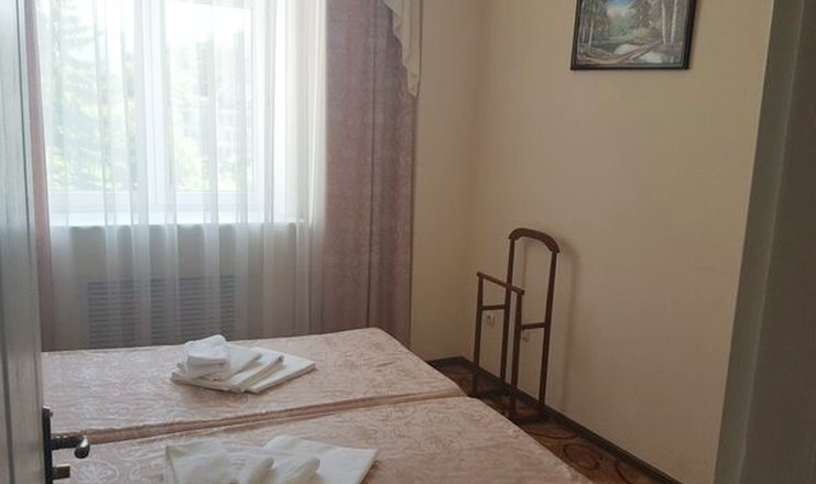 Фото номера («Кавказ» санаторий) - Улучшенный 2-комнатный 2-местный с подселением без балкона