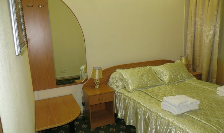Фото номера («Кубань» пансионат) - Стандартный 2-местный 2-комнатный с двуспальной кроватью