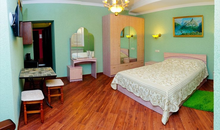Фото номера («Первый доходный дом» отель) - Комната De Luxe с широкой двуспальной кроватью и диваном (литер 