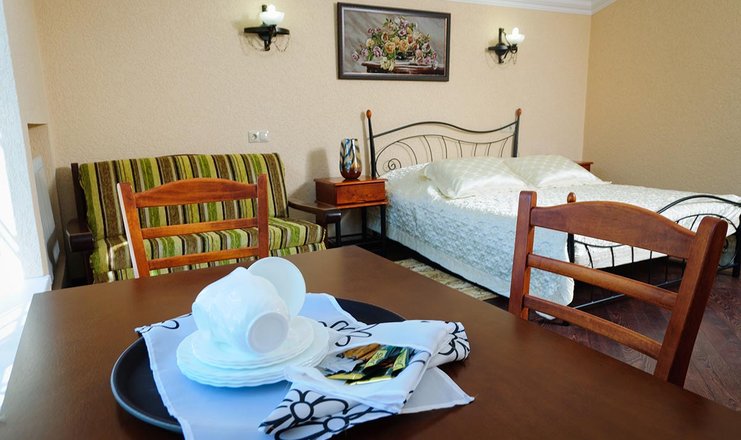 Фото номера («Первый доходный дом» отель) - Семейная комната De Luxe с двуспальной кроватью и диваном (литер 