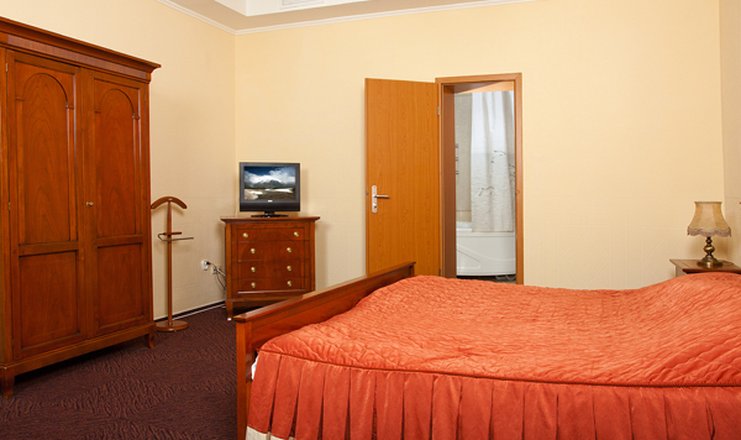 Фото отеля («Машук Аква-Терм» санаторий) - De Luxe Suite 2 комнатный 2 местный (корпус С) 4*