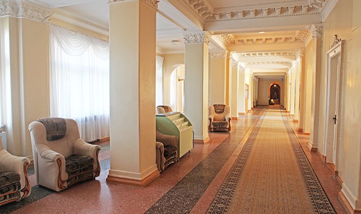 Фото отеля («Москва» санаторий) - Холл в лечебном корпусе