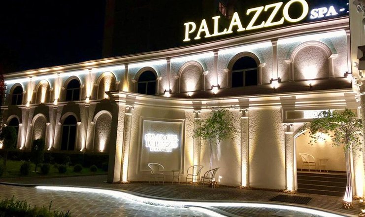 Фото отеля («Palazzo» spa-отель) - Территория ночью
