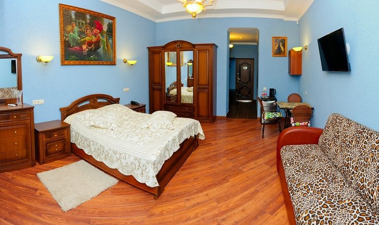 Фото отеля («Первый доходный дом» отель) - Семейная комната Luxe с двуспальной кроватью и широким диваном (литер Е)