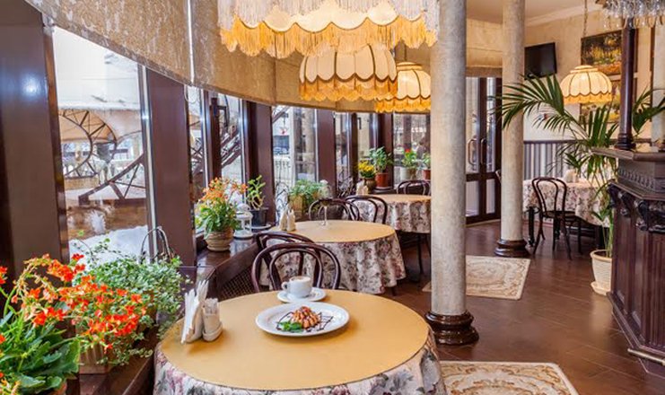 Фото отеля («PLAZA Essentuki» пансионат) - Кофейня абажур