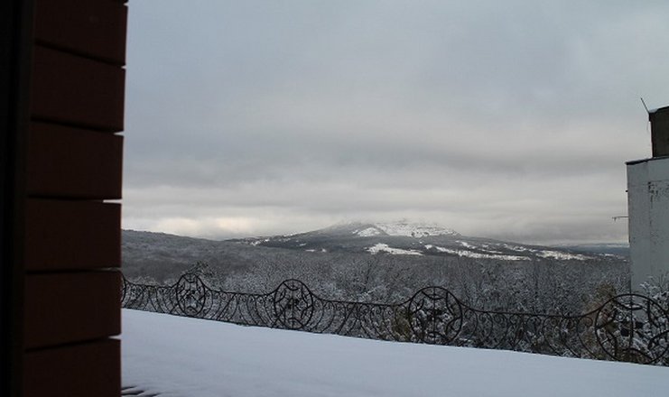 Фото отеля («Рафаэль» гостиничный комплекс) - Вид на горы зимой