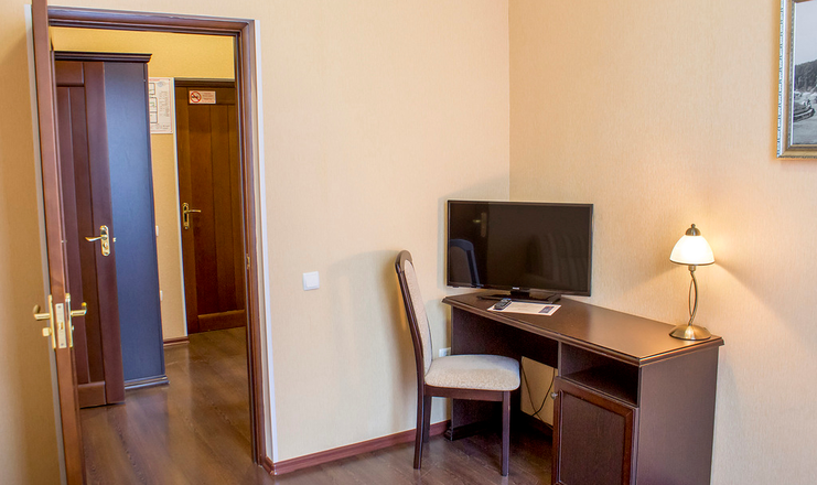 Фото отеля («Шахтер» санаторий) - Апартаменты 2-местный 3-комнатный